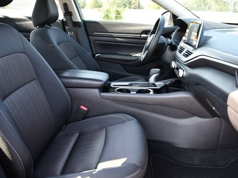 Used 2024 Nissan Altima 2.5 SV FWD image 32