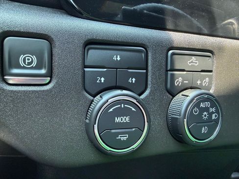 Used 2025 Chevrolet Silverado 2500 LT w/ Convenience Package AWD/4WD image 28