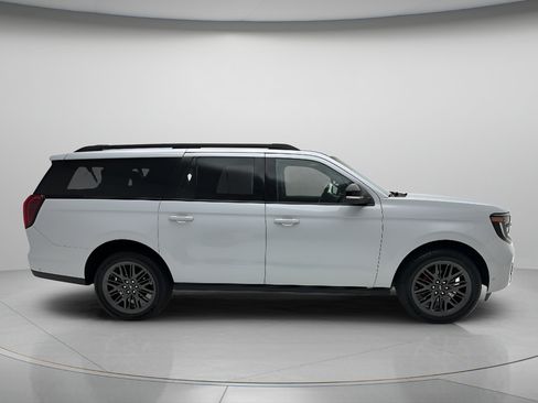 Used 2025 Ford Expedition Max Platinum w/ Stealth Performance Package AWD/4WD image 4