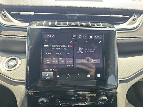Used 2024 Jeep Grand Cherokee Altitude AWD/4WD image 21