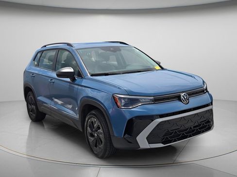 Used 2025 Volkswagen Taos S FWD image 4