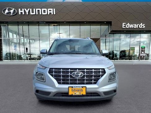 Used 2025 Hyundai Venue SEL image 11