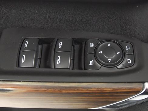 Used 2021 Chevrolet Silverado 1500 High Country w/ Technology Package image 15