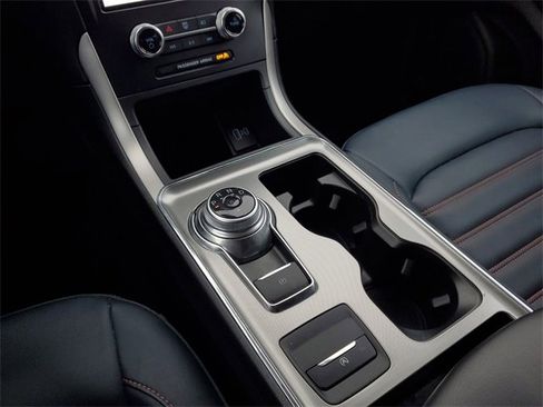 Used 2024 Ford Edge SEL w/ Sport Appearance Package image 27