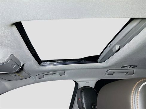 Used 2022 GMC Acadia AT4 w/ Technology Package image 33