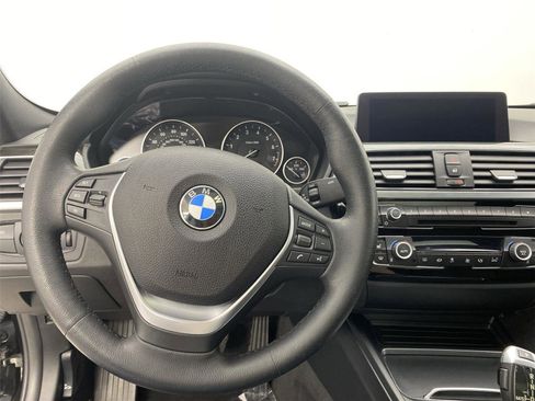 Used 2018 BMW 320i xDrive 320i xDrive w/ Sport Package image 22