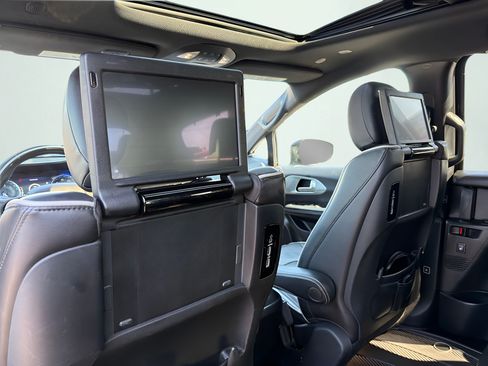 Used 2020 Chrysler Pacifica Limited FWD image 26
