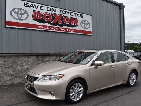 Used 2014 Lexus ES 300h w/ Luxury Package w/Bamboo Trim FWD image 1