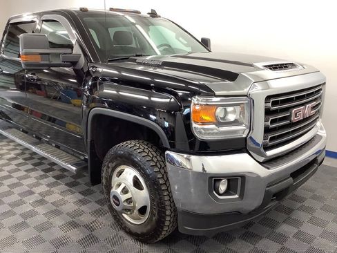 Used 2018 GMC Sierra 3500 SLE w/ SLE Preferred Package AWD/4WD image 19