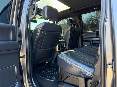 Used 2022 Ford F450 Platinum image 18