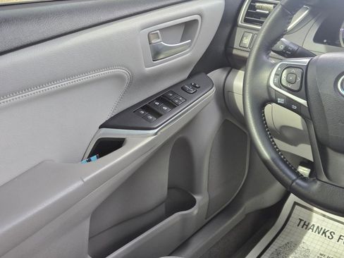 Used 2015 Toyota Camry XLE w/ Moonroof Package image 19