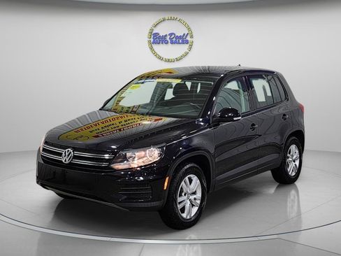 Used 2013 Volkswagen Tiguan S image 2