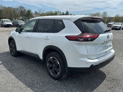 Used 2024 Nissan Rogue SV image 4