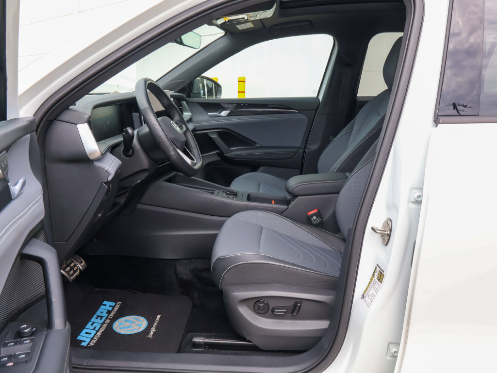 New 2026 Volkswagen Tiguan SE R-Line AWD/4WD image 12