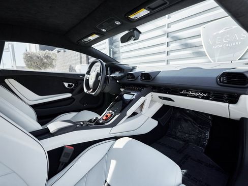 Used 2022 Lamborghini Huracan EVO image 36