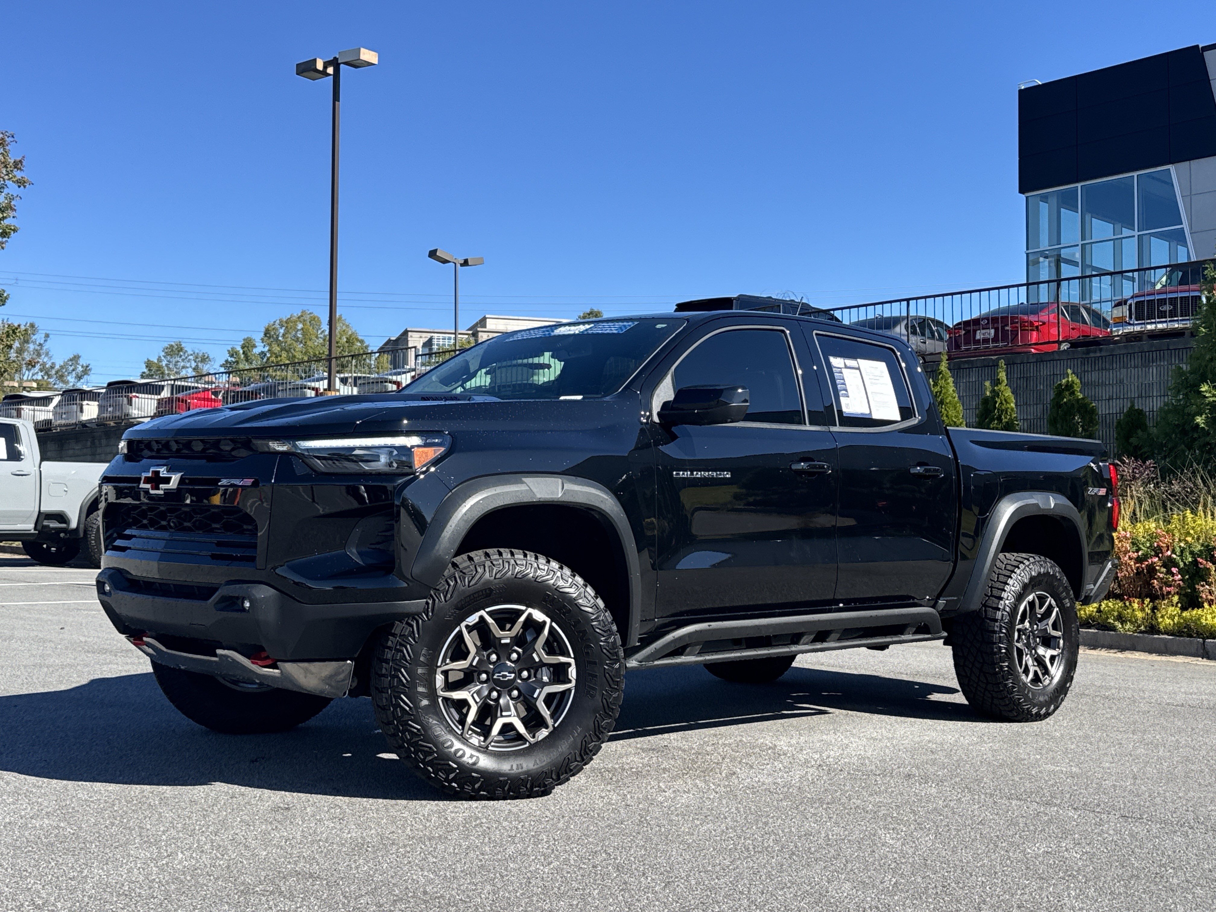 Used 2025 Chevrolet Colorado ZR2 w/ Technology Package AWD/4WD image 5