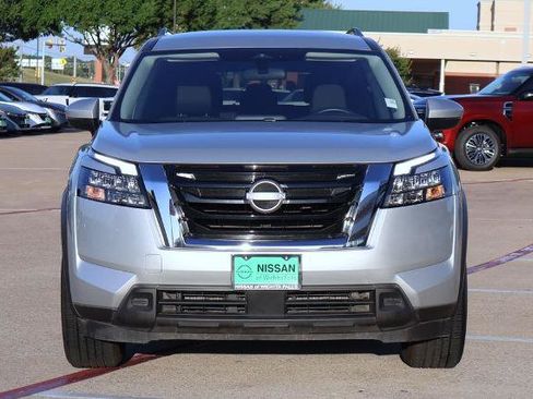 Certified 2025 Nissan Pathfinder SV FWD image 4