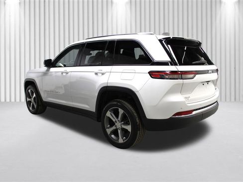 Used 2023 Jeep Grand Cherokee Limited w/ Trailer Tow Prep Group (B) image 5