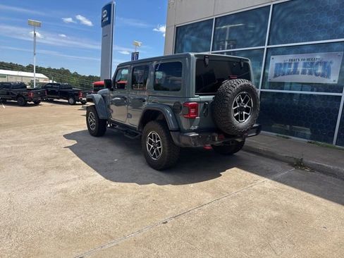 Used 2025 Jeep Wrangler Unlimited Rubicon w/ Convenience Group image 5