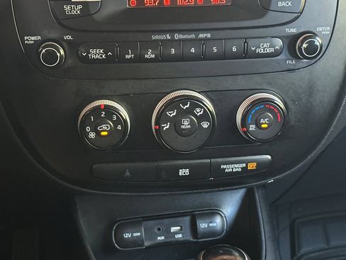 Used 2016 Kia Soul FWD image 25