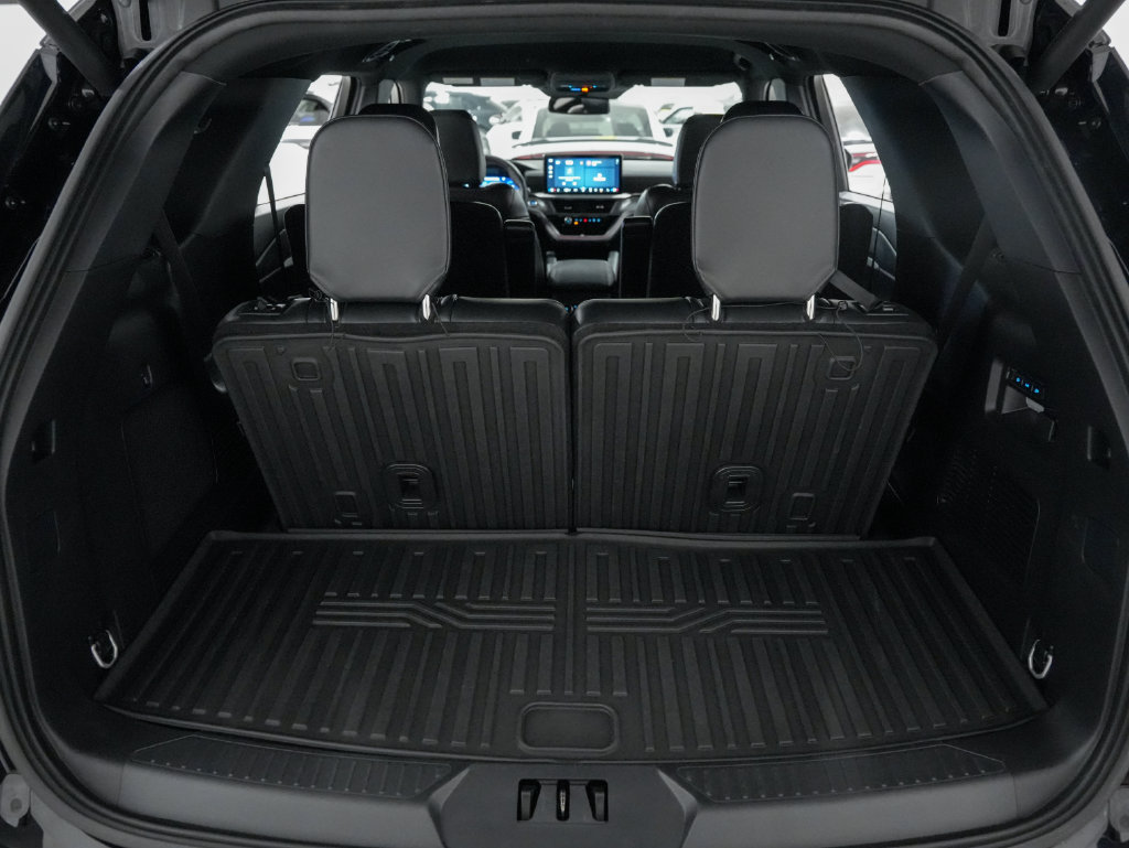 Used 2025 Ford Explorer ST AWD/4WD image 42