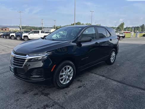 Certified 2023 Chevrolet Equinox LS w/ LS Convenience Package AWD/4WD image 4