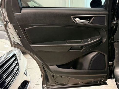 Used 2020 Ford Edge SE FWD image 17
