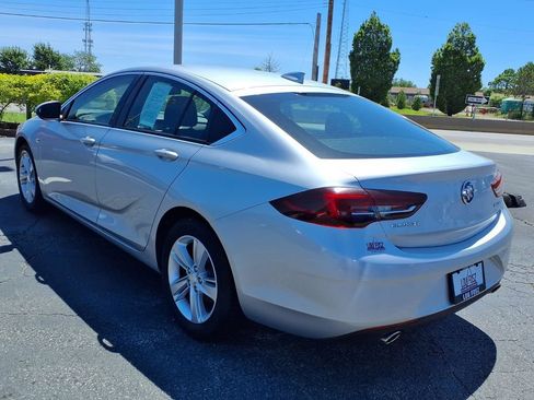 Used 2018 Buick Regal Preferred FWD image 2