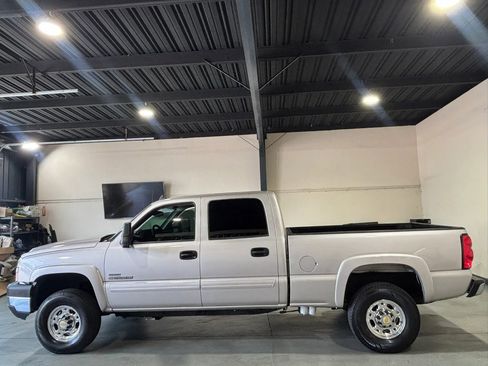 Used 2006 Chevrolet Silverado 2500 LT w/ Heavy-Duty Power Package AWD/4WD image 5