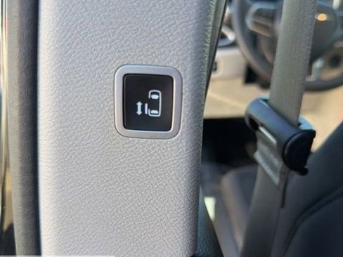 Used 2022 Chrysler Pacifica Touring-L image 46