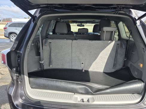 Used 2014 Toyota Highlander XLE image 11