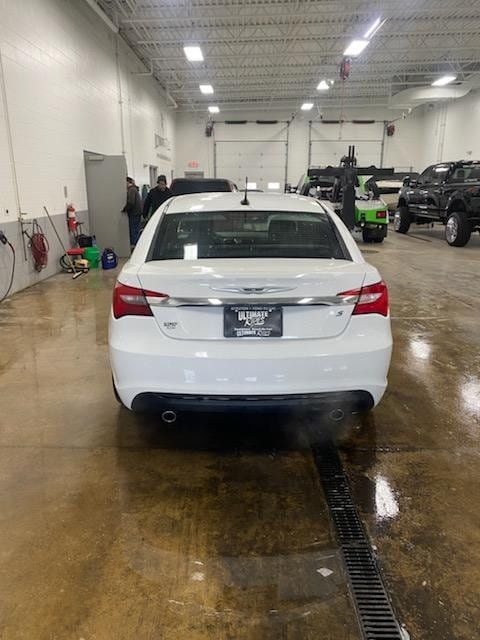 Used 2014 Chrysler 200 Touring w/ 200 S Group FWD image 2