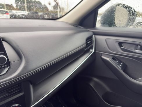 Used 2024 Nissan Rogue S image 12