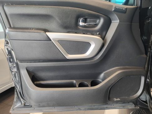 Used 2019 Nissan Titan SL RWD image 28