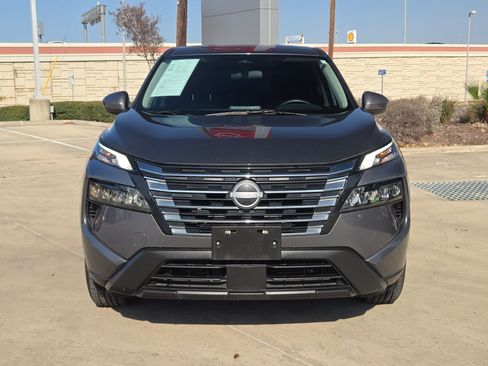 Certified 2025 Nissan Rogue SV image 2