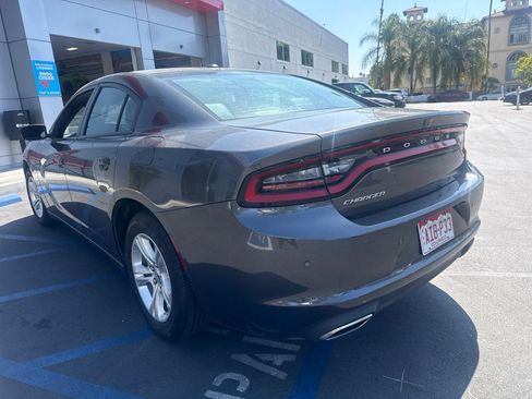 Used 2022 Dodge Charger SXT w/ Leather Interior Group RWD image 4