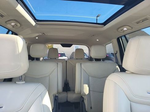 Used 2022 Cadillac XT6 Premium Luxury w/ Technology Package image 3