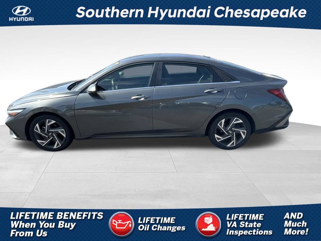 Used 2025 Hyundai Elantra SEL FWD image 1