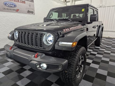 Used 2026 Jeep Gladiator Rubicon AWD/4WD image 3
