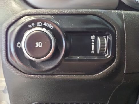 Used 2023 Jeep Wrangler Unlimited Sahara AWD/4WD image 18