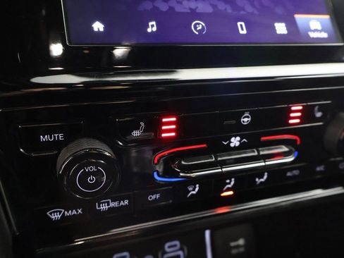 Used 2023 Jeep Grand Cherokee L Laredo image 52