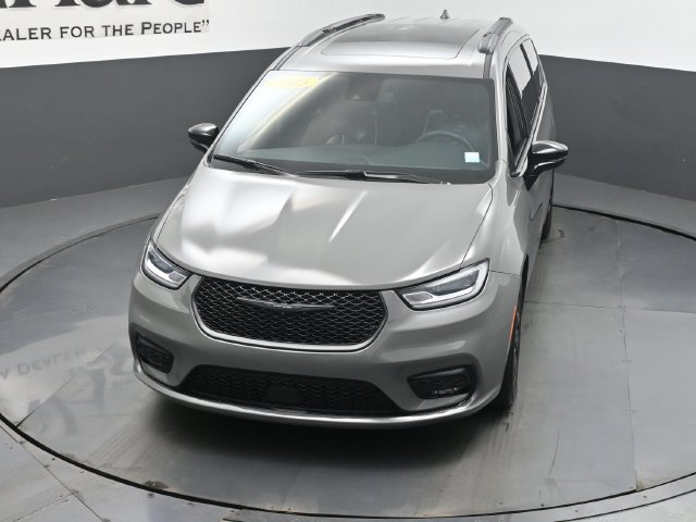 Used 2025 Chrysler Pacifica Limited FWD image 48