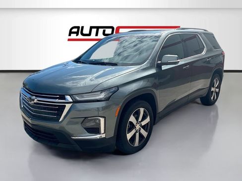 Used 2023 Chevrolet Traverse LT w/ LT Premium Package AWD/4WD image 3