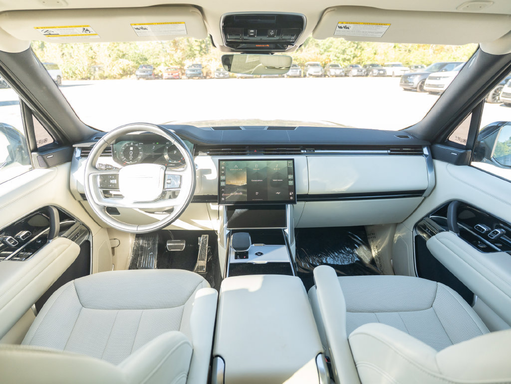 Used 2025 Land Rover Range Rover Long Wheelbase SE AWD/4WD image 18