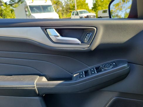 Used 2021 Ford Escape SE image 17