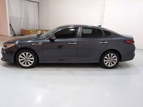 Used 2018 Kia Optima S FWD image 6