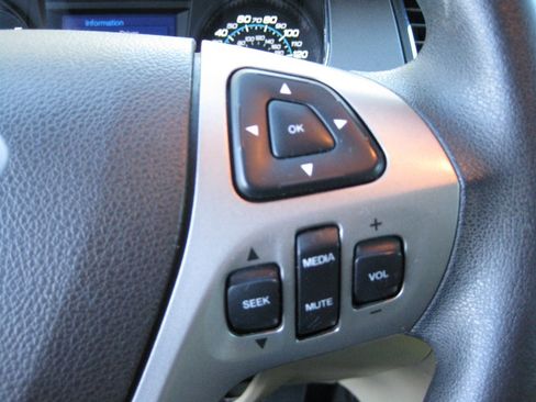 Used 2013 Ford Taurus SE image 14