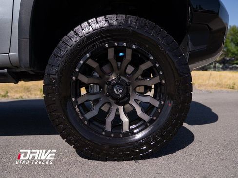 Used 2024 Chevrolet Silverado 1500 ZR2 w/ Technology Package image 10