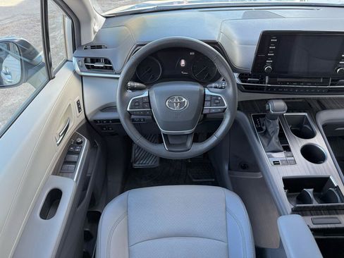 Used 2024 Toyota Sienna Limited AWD/4WD image 5