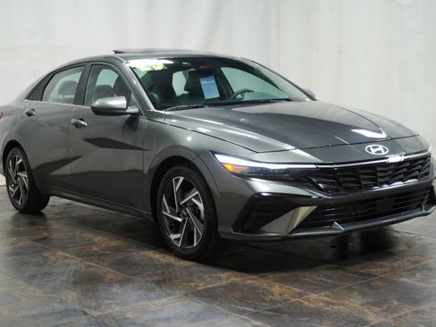 Certified 2025 Hyundai Elantra SEL image 1